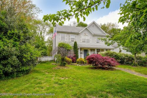 352 Freehold Rd, Jackson Twp NJ  08527-4553 exterior