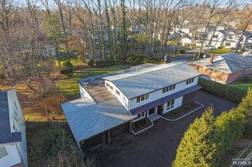 135 Knickerbocker Rd, Cresskill NJ  07626-2439 exterior