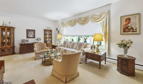 47 Ronald Dr, East Hanover NJ  07936-1420 exterior