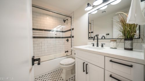 70 Edgemont Ave, Phoenix AZ 85035-2212 exterior