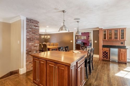 5 Juniper Rd, Lynnfield MA 01940-2416 exterior