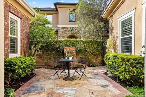 17 Buellton, Irvine CA 92602-2032 exterior