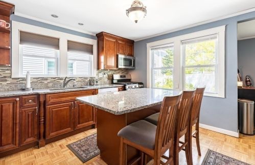 58 Lawn Ave, Quincy MA 02169-7337 exterior