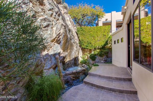 30 Beryl Ave, Phoenix AZ 85020-1536 exterior