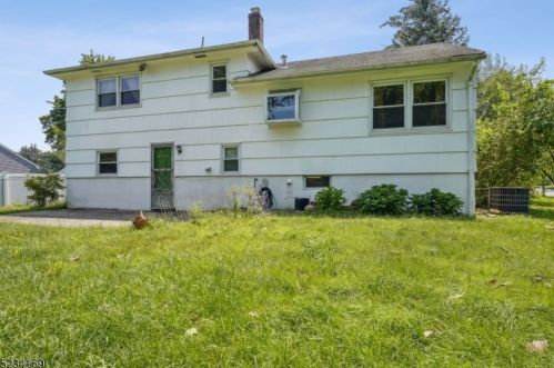 24 Dixon Pl, East Hanover NJ 07936-3049 exterior