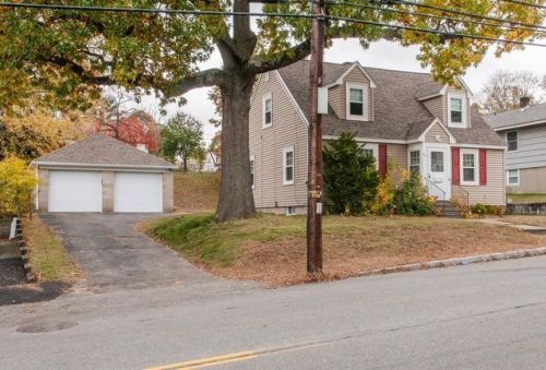 64 Beacon St, Lawrence, MA 01843-2009