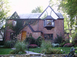 52 Kenilworth St, Newton, MA 02458-2723