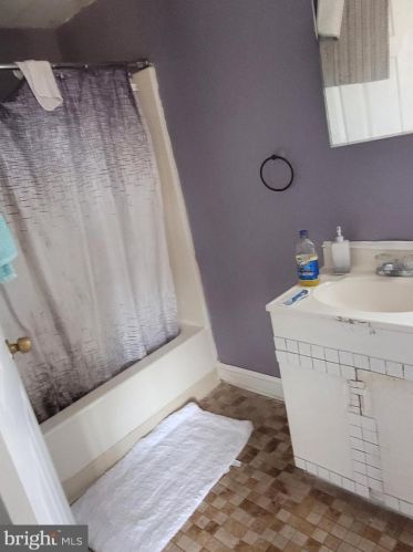 675 Broad St, West Deptford NJ 08096-1605 exterior