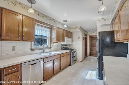 11 Red Cedar Ct, Jackson Twp NJ 08527-1351 exterior