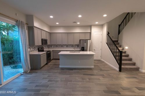 3033 37th Way, Phoenix AZ  85018-2219 exterior