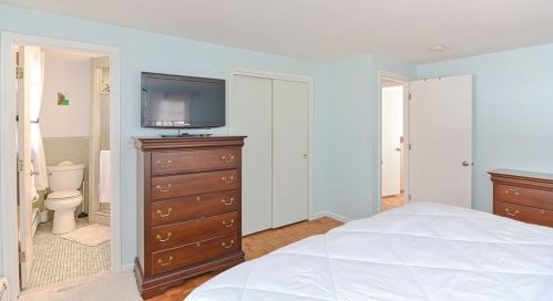 22 Mohegan St, Norfolk MA 02056-1125 exterior