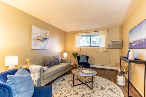 42 Main St, North Reading, MA 01864-2236