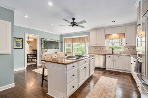 230 Broadland Rd, Atlanta GA 30327-3216 exterior