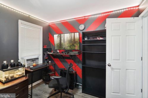 123 Maple Ave, West Deptford NJ  08093-1136 exterior