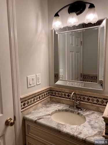 4 Mahan St, Tenafly NJ  07670-1822 exterior