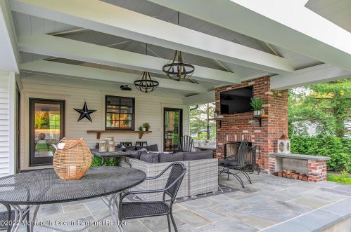 61 Winding Way, Little Silver NJ 07739-1720 exterior