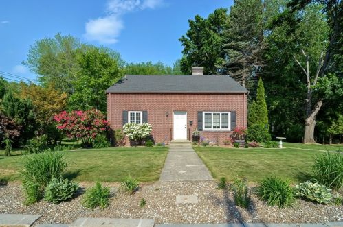 511 Massasoit Rd, Worcester, MA 01604-3565