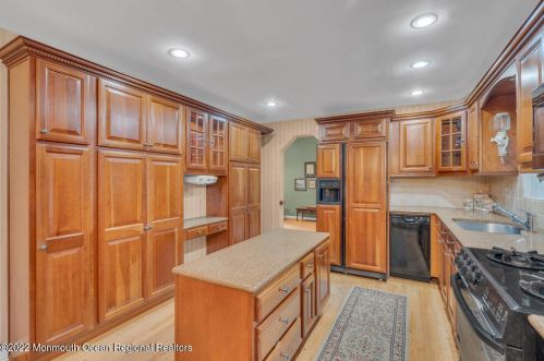 52 Laurel Dr, Little Silver NJ 07739-1416 exterior