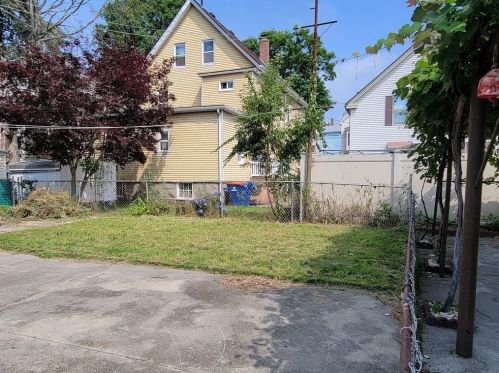 67 Winsor St, New Bedford MA 02744-1843 exterior