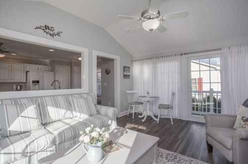 72 Brookstone Dr, East Bridgewater MA 02324-2633 exterior