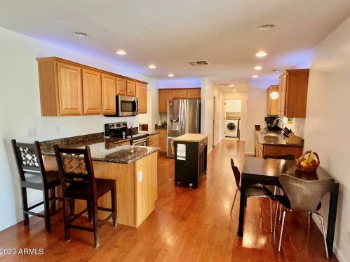 526 Butler Dr, Phoenix AZ 85051-4650 exterior