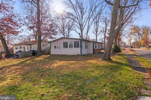 1405 Whitney Ave, West Deptford, NJ 08093-2032