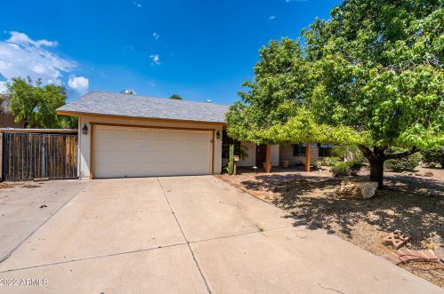 4716 63rd Dr, Phoenix, AZ 85033-1627