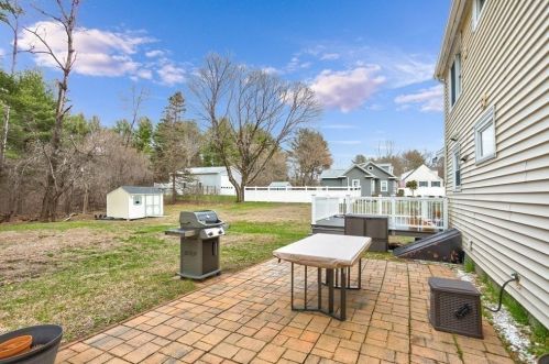 127 Elm St, North Reading MA 01864-2914 exterior