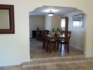 2142 Orangewood Ave, Phoenix, AZ 85021-7757