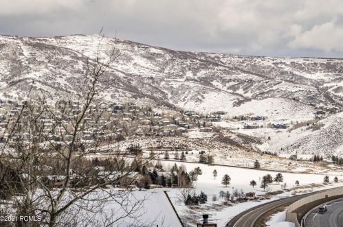 4019 Sunrise Dr, Park City UT 84098-4757 exterior