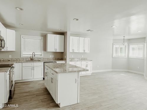 2221 27th St, Phoenix AZ 85008-4924 exterior