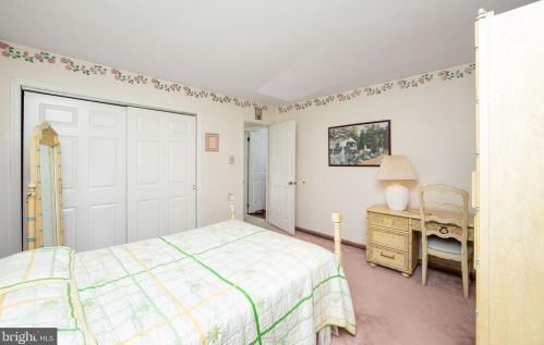 27 Rygate Ave, West Deptford NJ 08096-4218 exterior