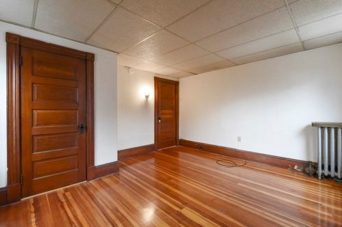 809 Washington St, Whitman MA 02382-2340 exterior