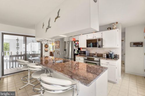 11102 Willow Bottom Dr, Columbia MD 21044-1069 exterior