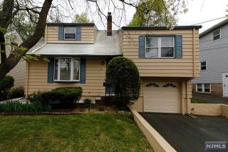 60 Merritt Ave, Bergenfield, NJ 07621-1343
