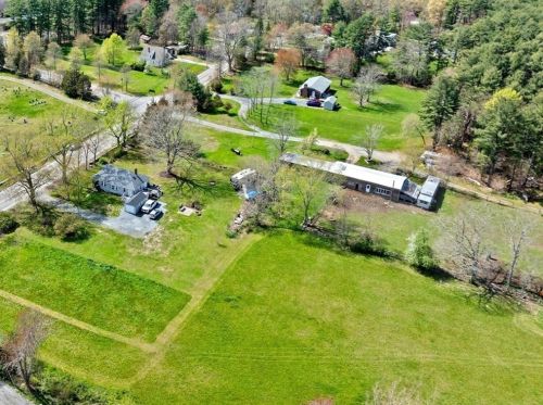 24 Main St, Berkley MA  02779-1399 exterior