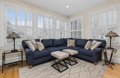 77 Windsor Rd, Newton MA 02468-1504 exterior