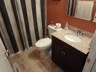 3128 Commander Dr, Louisville KY  40220-1724 exterior