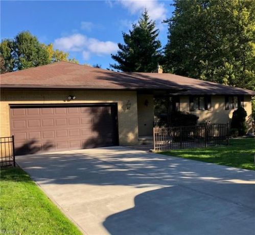 12970 Martin Dr, Cleveland, OH 44130-5742