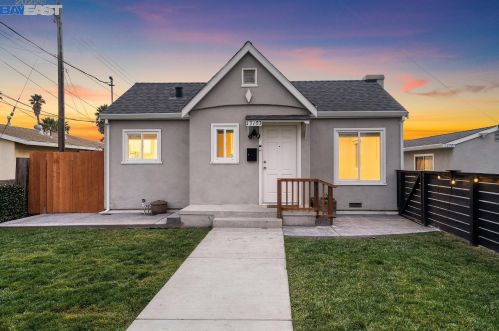 13095 Neptune Dr, San Leandro CA  94577-3130 exterior