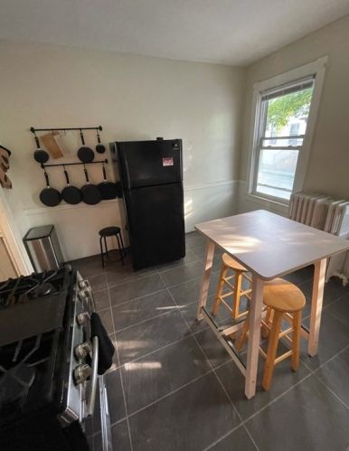 242 Maxfield St, New Bedford MA 02740-5229 exterior