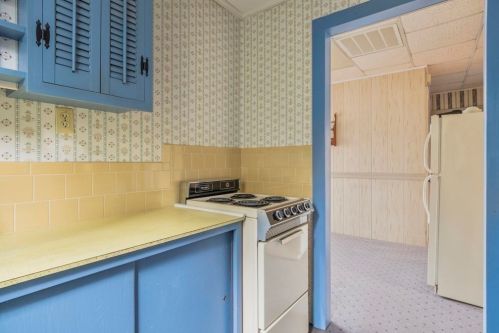 10 Burke St, Fall River MA 02720-6903 exterior