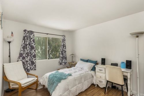 6 Palamedes, Irvine CA 92604-1930 exterior