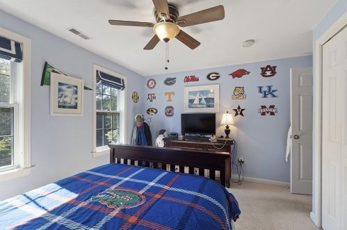 225 Sycamore Dr, Holden MA 01520-1152 exterior