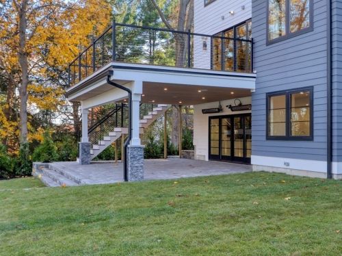 1056 Greendale Ave, Needham MA 02492-4726 exterior