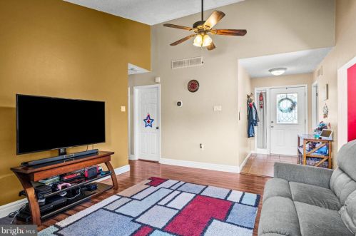 236 Mantua Blvd, West Deptford NJ 08051-1038 exterior