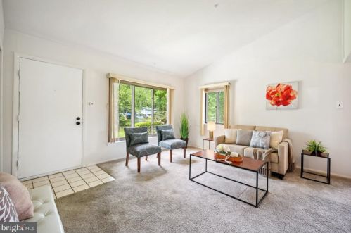 9 Maplewood Ct, West Deptford NJ 08066-2406 exterior