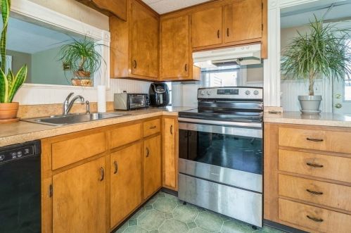 307 Pleasant St, Weymouth MA 02190-2621 exterior