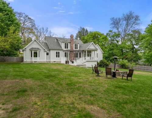 8 Clemmons St, Southborough MA  01772-1314 exterior