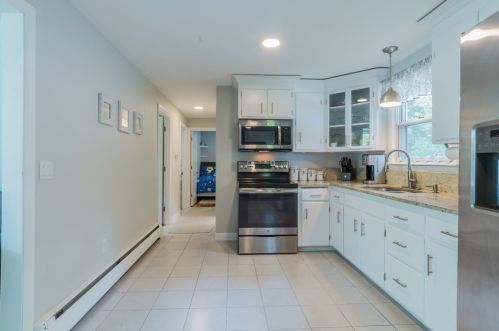 12 Lady Slipper Dr, Plymouth, MA 02360-3519